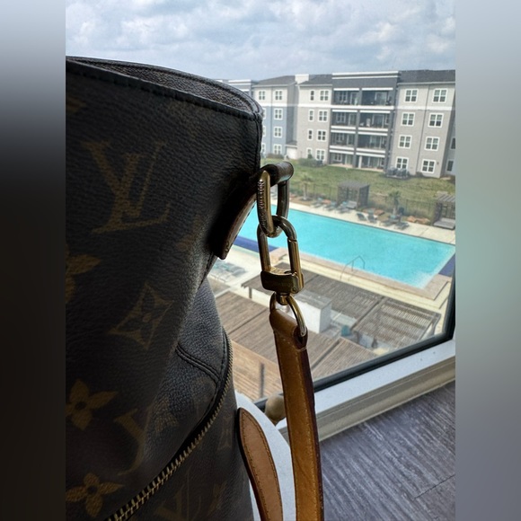 LOUIS VUITTON Monogram Melie Hobo-Authentic - Picture 4 of 12